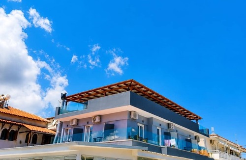 Sarti Condo | New Horizon Sarti - Ground Floor Triple Room A2