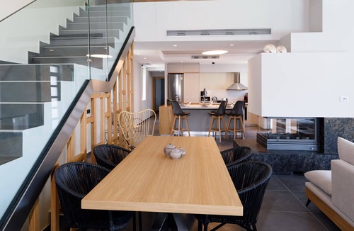 Kato Stalos Villa | New Lux Villa ★ 200m to beach/restaurant ★ Prv Heated Pool ★ Playground ★ Lift ★ SeaView