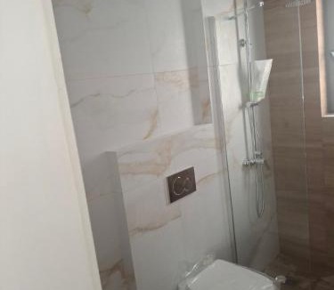 Alimos Apartment | NEW Luxe Athens Riviera Suite in Alimos near Beach