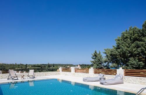 Chamalevri Villa | New luxurious villa with stunning pool,views &bbq!