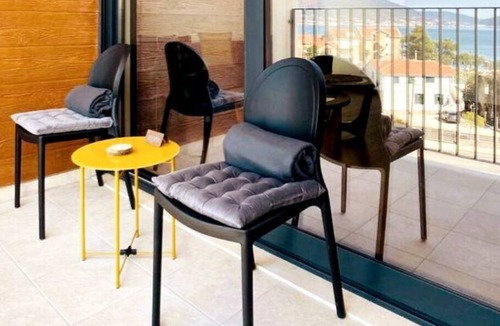 Tomicici Apartment | NEW! Stylish 2 bedroom condo with views of the Bay & Pool