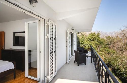 Prcanj Apartment | Newly refurbished 2 bd with sea views