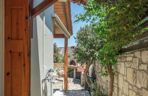 Archanes House | Newly renovated 3 bedroom traditional cretan villa