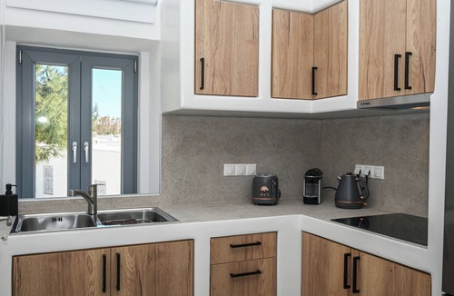 Adamas Apartment | Newly renovated house in the heart of the port!Beautiful and quiet neighborhood!