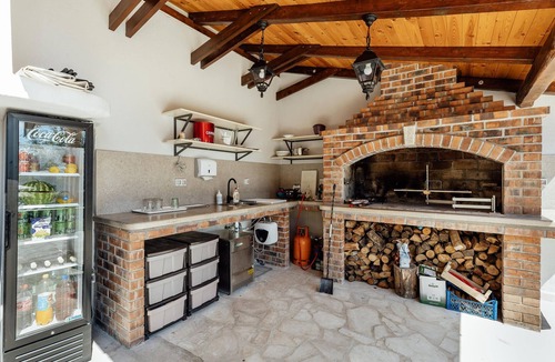 Mojdez House | Nice home in Igalo with house sea view