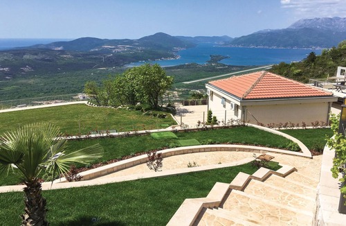 Mirac House | Nice home in Kotor with sauna