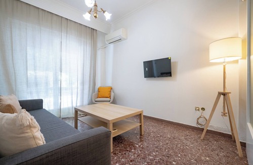 Nikaia Apartment | Nikaia One-Bedroom Comfort for 4 by ΜΡS