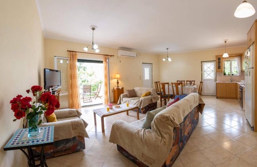 Kariotai House | Nikis Country House - Lefkada BnB Private Parking