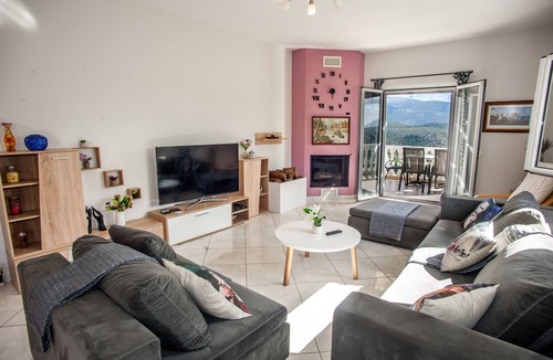 Khelmata Apartment | Nikos Apartment Spacious and Panoramic