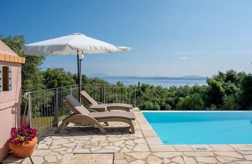Barbati Villa | Nissaki 3 Bedroom Hampton Style Villa near to Glyfa Taverna & the beach
