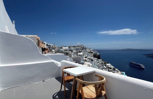 Firostefani Apartment | Nomikos Villas