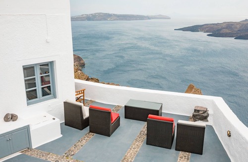 Fira House | Noni double Deluxe room