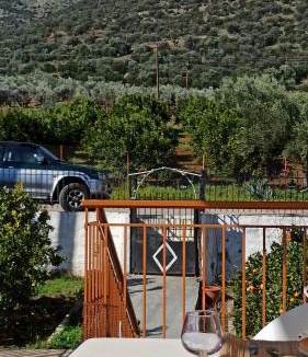 Lirkia House | O'GERA Greek resort house in the mountains