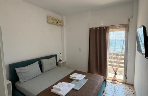Spata-Artemida Apartment | OCEAN VISTA Beachfront Apartment Near Airport-B2