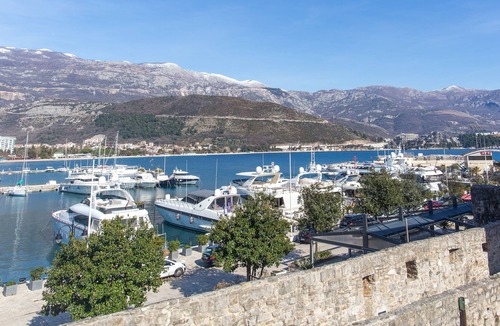 Old Town Apartment | Old town 1-bdrm apt w/balcony + sea view