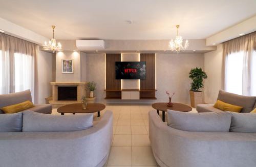 Rhodes Town Villa | Old Town 7 min - Free Airport Pickup - 6BR Villa