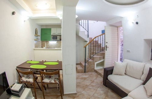 Old Town Apartment | Old town apartment w/2 bedrooms nearby beach