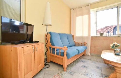 Old Town Apartment | Old town comfy PENTHOUSE/steps to beach