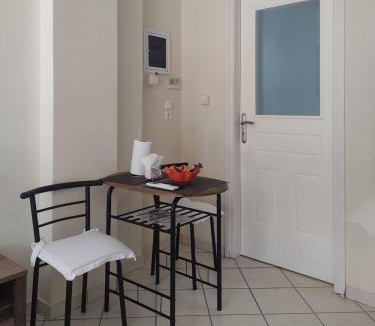 Anatolikos Sinikismos Apartment | Olga& Jimmy's