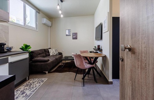Anatolikos Sinikismos Apartment | Olive and Sea Suites