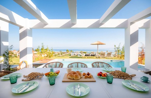 Pallini Villa | Olive Grove Panorama Suite Pende