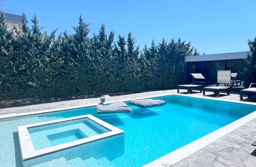Anavyssos Villa | Olivujoj Villajoj - Deluxe Villa with Detached Pool House