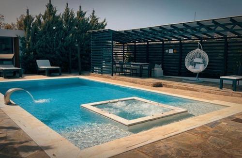 Anavyssos Villa | Olivujoj Villajoj - Deluxe Villa with Detached Pool House