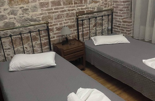 Mytilene Apartment | Olympias Mansion Triple Room 102 Ira
