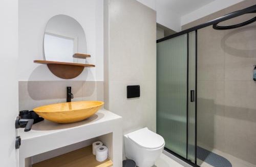 Nikiana Apartment | OMNI HOUSE - 2 bedroom garden apartment