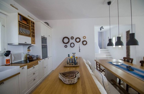 Ios Town House | On The Rocks - The Main House - Serviced Villa