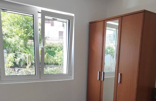 Njivice Apartment | One bedroom apartment by the seaside