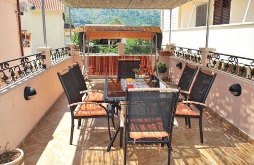 Kotor Apartment | One Bedroom Apartment with Balcony and Partial Sea View - Attic (5)
