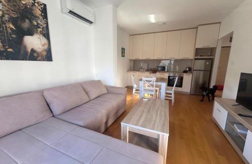 Maini Apartment | One bedroom apartment with garage
