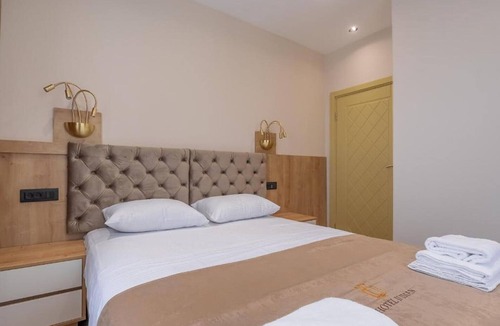 Dobra Voda House | One Bedroom Suite with Sea View and Balcony