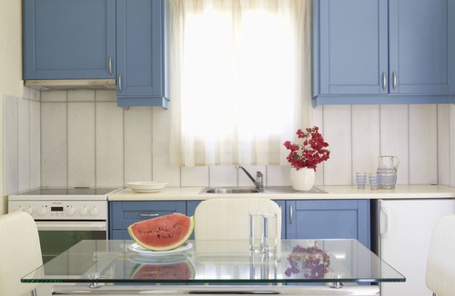 Agios Prokopios House | One bedroom villa with 1.5 bathrooms, sea view, communal pool, breakfast