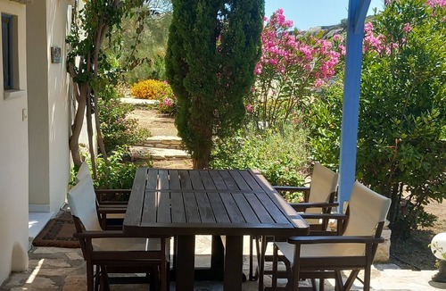 Agios Prokopios House | One bedroom villa with 1.5 bathrooms, sea view, communal pool, breakfast