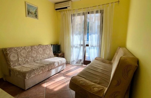 Becici Apartment | Only 1 minute and 15 seconds to walk to the beach!