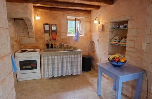 Kokkinon Khorion House | Opuntia Stone House in Gavalochori village.