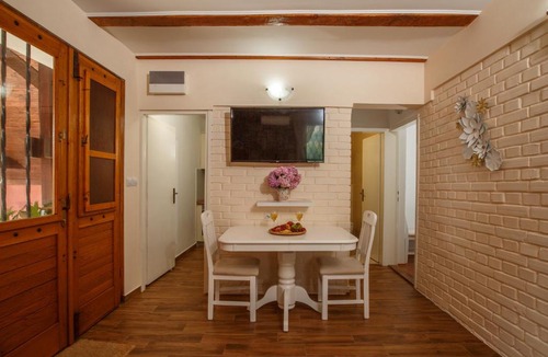Orahovac Apartment | Orahovac holiday home