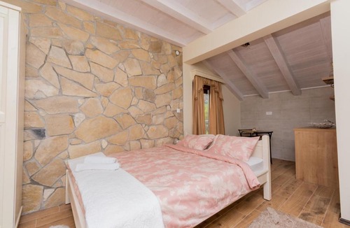 Niksic Bed & Breakfast | Ostroške grede