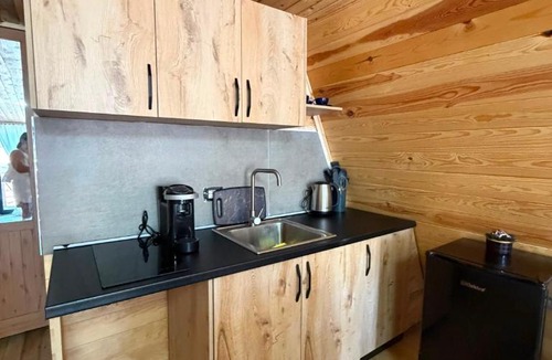 Cerenisht Ski Chalet | Osum Canyon Cabin