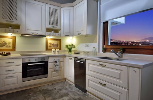 Anafiotika Villa | Outstanding Athens Apartment | Karyatis Luxury Maisonette | 3 Bedrooms