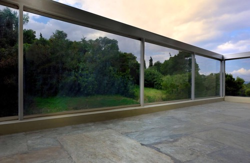 Anafiotika Villa | Outstanding Athens Apartment | Karyatis Luxury Maisonette | 3 Bedrooms