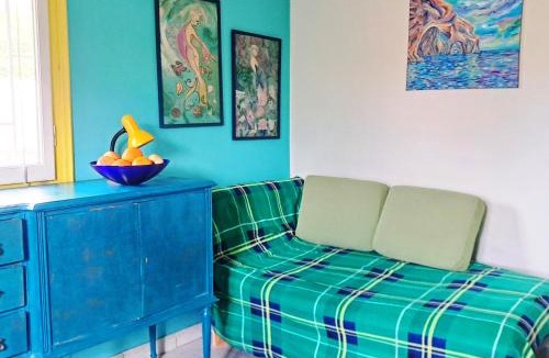 Saronikos House | Painter's house by the beach