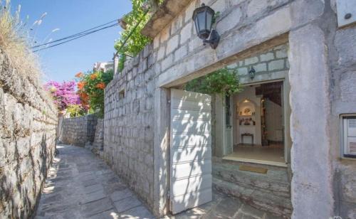 Perast Villa | Painter's House Historic Stone Villa with Sea View