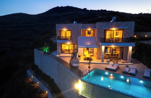 Kissamos Villa | Paleokastro Luxe Villa - Jacuzzi - HeatedPrivate Pool