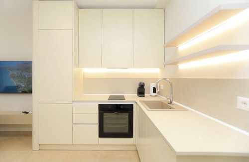 Orikum Apartment | Palm Coastal White Studio, Vlore, Albania