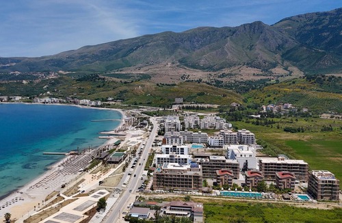 Orikum Apartment | Palm Coastal White Studio, Vlore, Albania