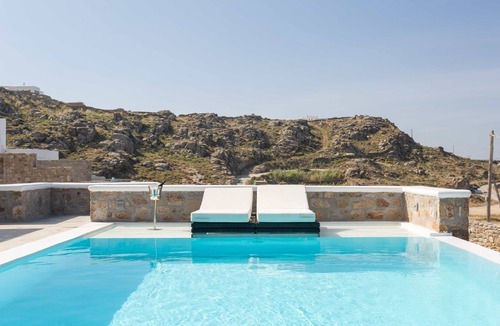Faros Armenistis Villa | Panamera XL - 3 heated Jacuzzis - Large Patio with Private Pool - Sunset View