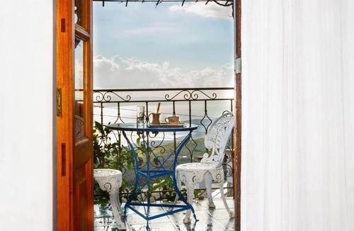 Tseria Apartment | Panorama of Deep Blue